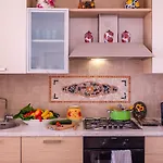 Casa Indipendente Vicino Con Ampia Veranda *