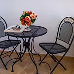 Casa Indipendente Vicino Con Ampia Veranda