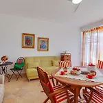 Casa Indipendente Vicino Con Ampia Veranda *