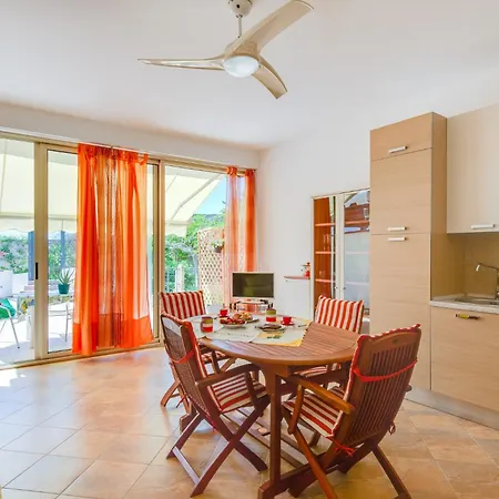 Appartamento Casa Indipendente Vicino Con Ampia Veranda